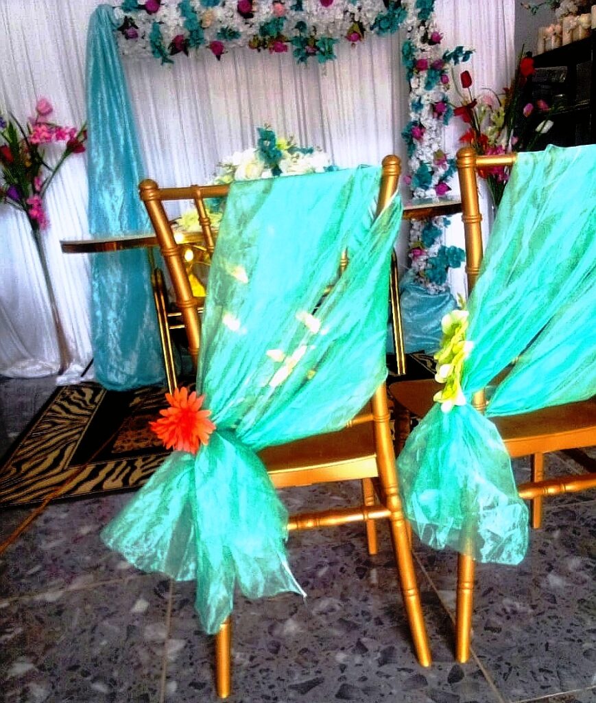 Chaises Chiavari décorées / LOCATION